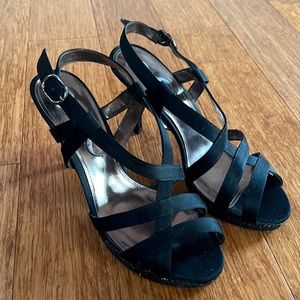 EUC Nina Black Strappy Heels with glitter base and heel, size 9.5